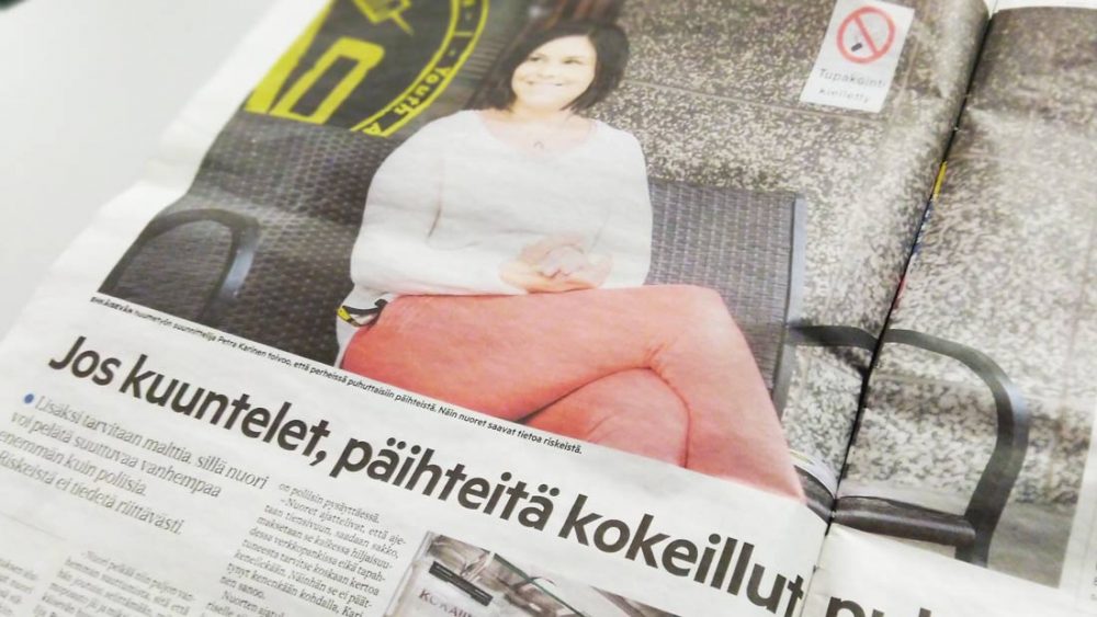 Kuva sanomalehtiartikkelista, jossa haastateltu Petraa.